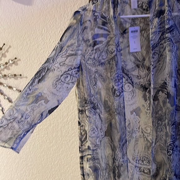 Elegant cover up - Picture 2 of 3